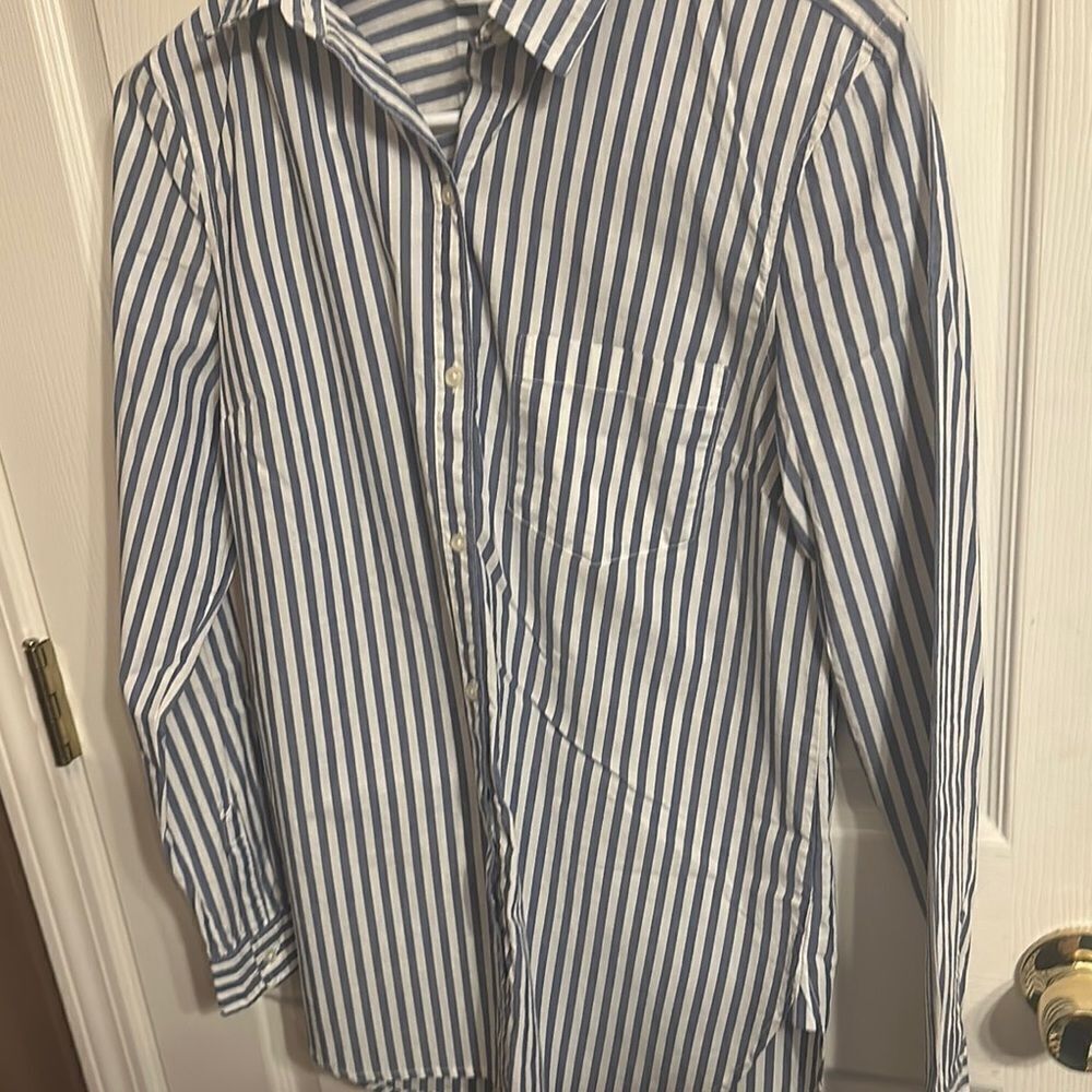 OldNavy Blue and White Striped Shirt NWt Small